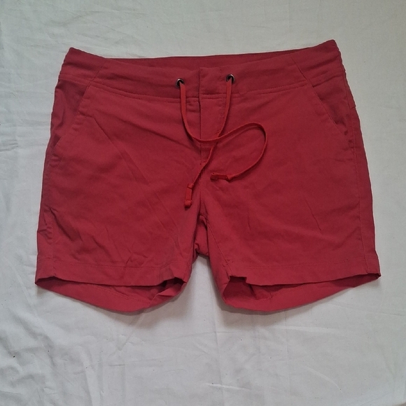 Columbia Women's Red Cargo Shorts Size 6 - Picture 1 of 9